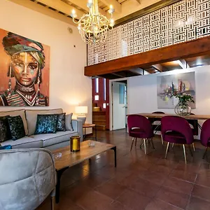 Apartamento 3 En Calle San Vicente., Sevilla